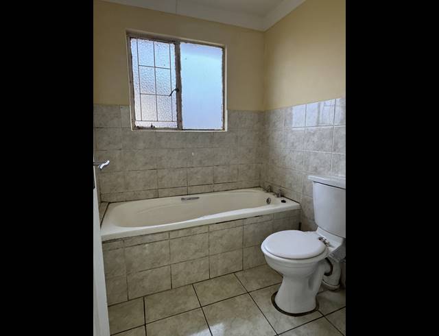 2 BEDROOM FREESTANDING TO LET IN MPOPHOMENI